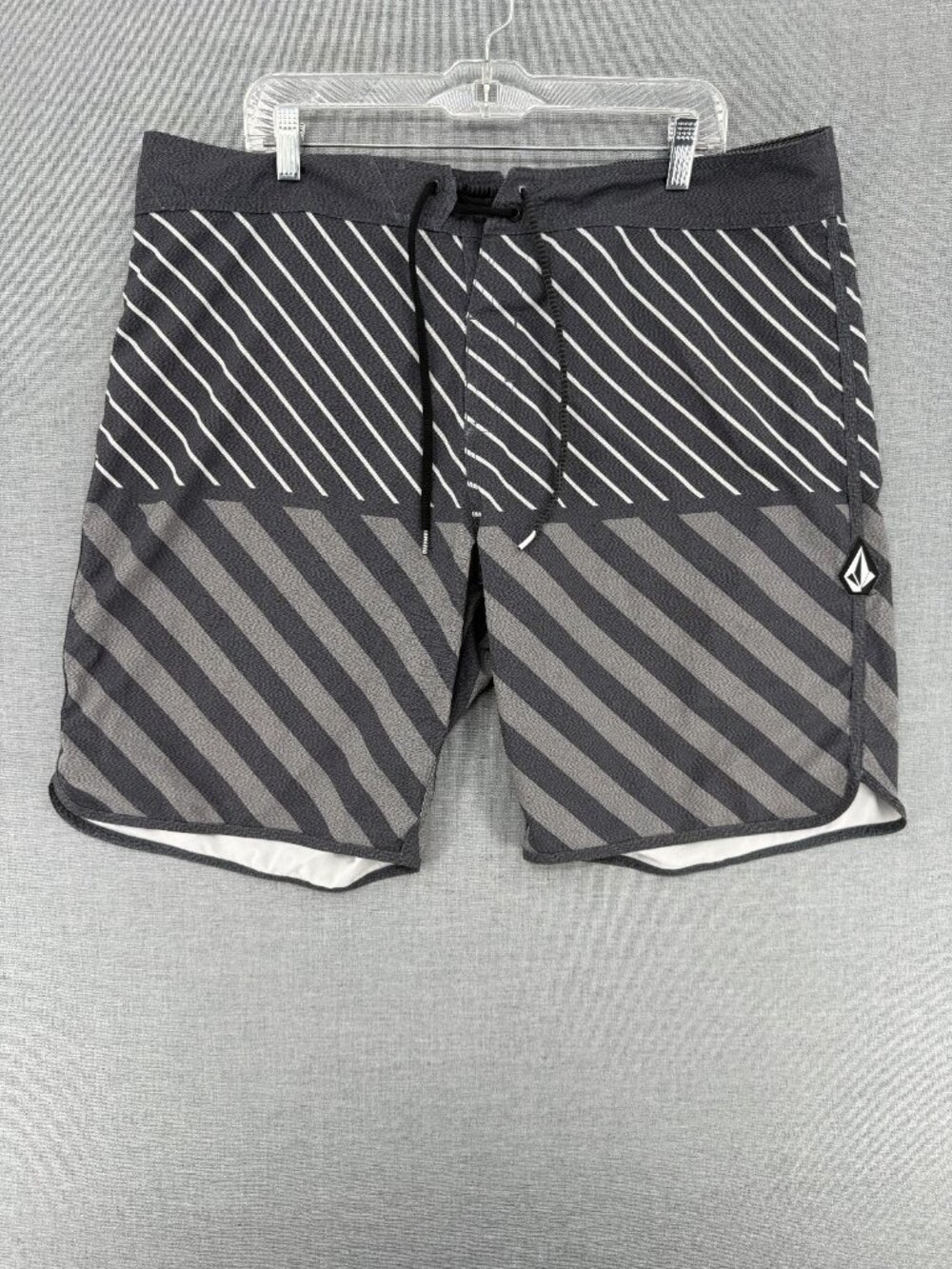 Volcom Quarta Scallop Mod-Tech Board Shorts Mens 40 9" Swim Trunks Drawstring